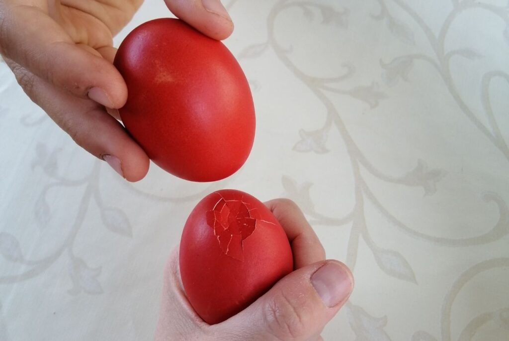 Tłuczenie jajek - tradycje wielkanocne w Czarnogórze i Serbii