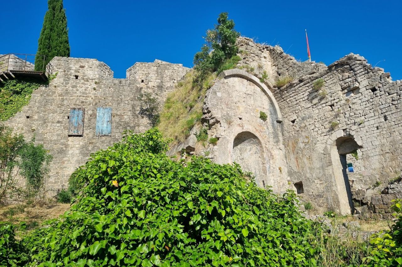 Ruiny w miasteczku Stary Bar - Czarnogóra z Balkan Trip
